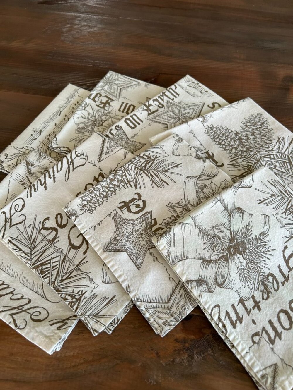 8 Avon Home Fashions Season's Greetings Christmas Napkins